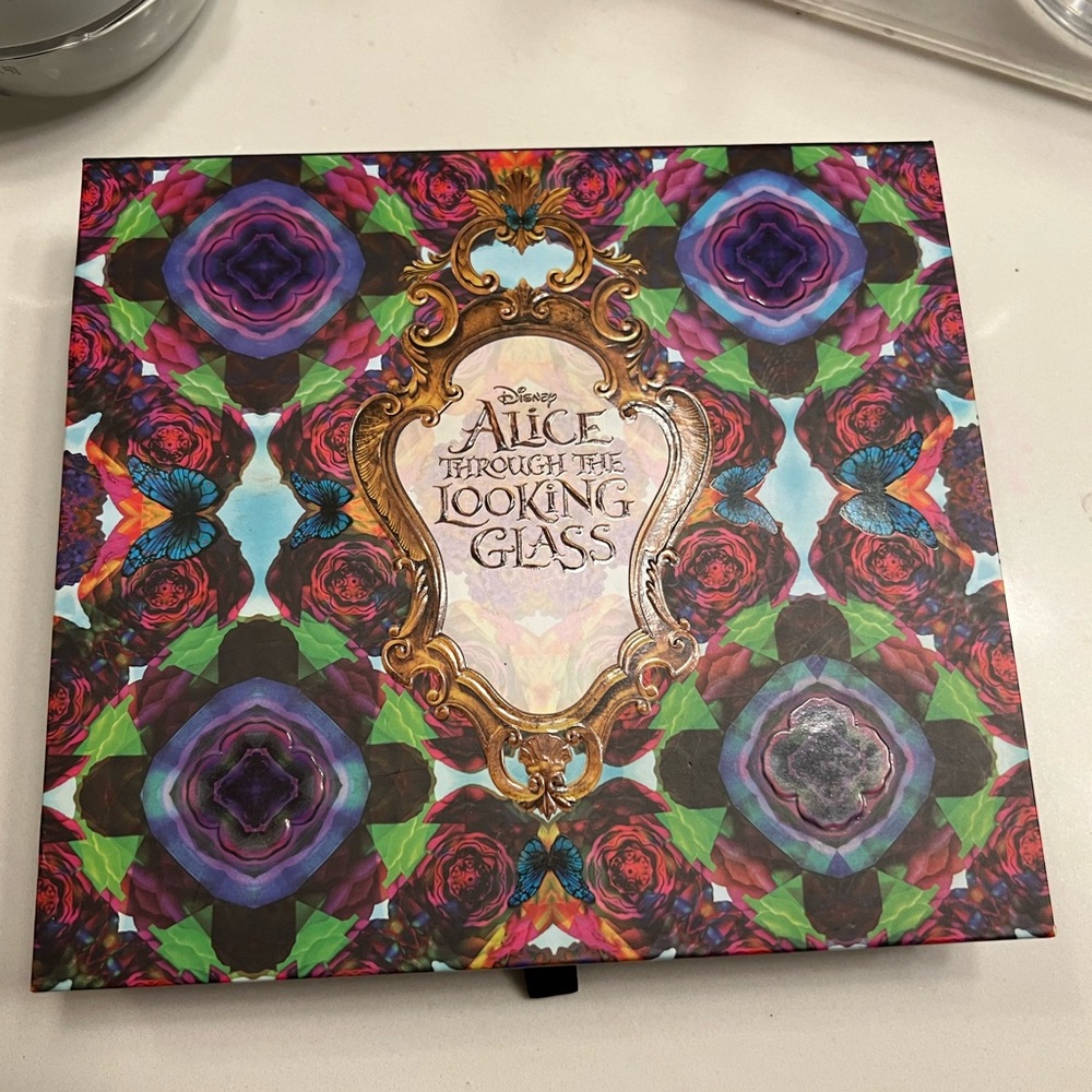 Urbane Decay x Alice Through the Looking Glass